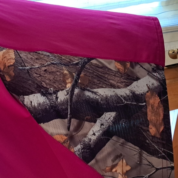 Magenta & camo open back tank top NWOT. Workout attire. Attractive look. - Picture 6 of 7